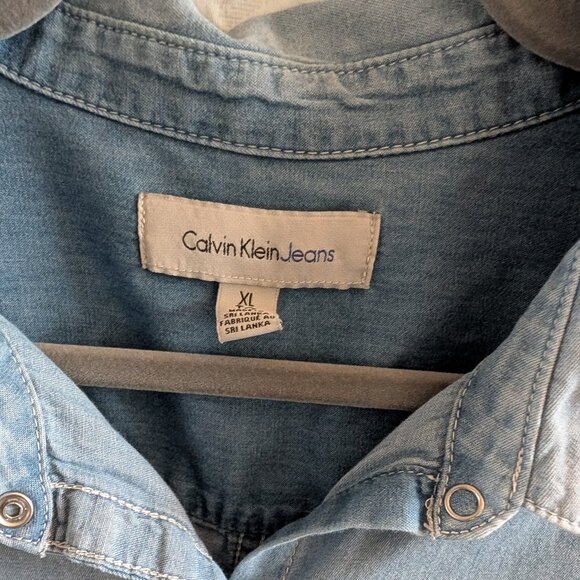 Calvin Klein Jeans Women's Long Sleeve Chambray Denim Snap Buttons Size XL - Picture 2 of 8